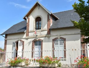Batilly-en-Puisaye-mairie—-1-aout-2018—OT-Terres-de-Loire-et-Canaux–IRemy–6–2