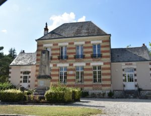 Escrignelles-mairie–1er-aout-2018—-OT-Terres-de-Loire-et-Canaux—I-Remy–1–3