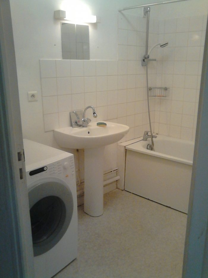BEAULIEU sur LOIRE – Meublé THIBAULT- salle de bain